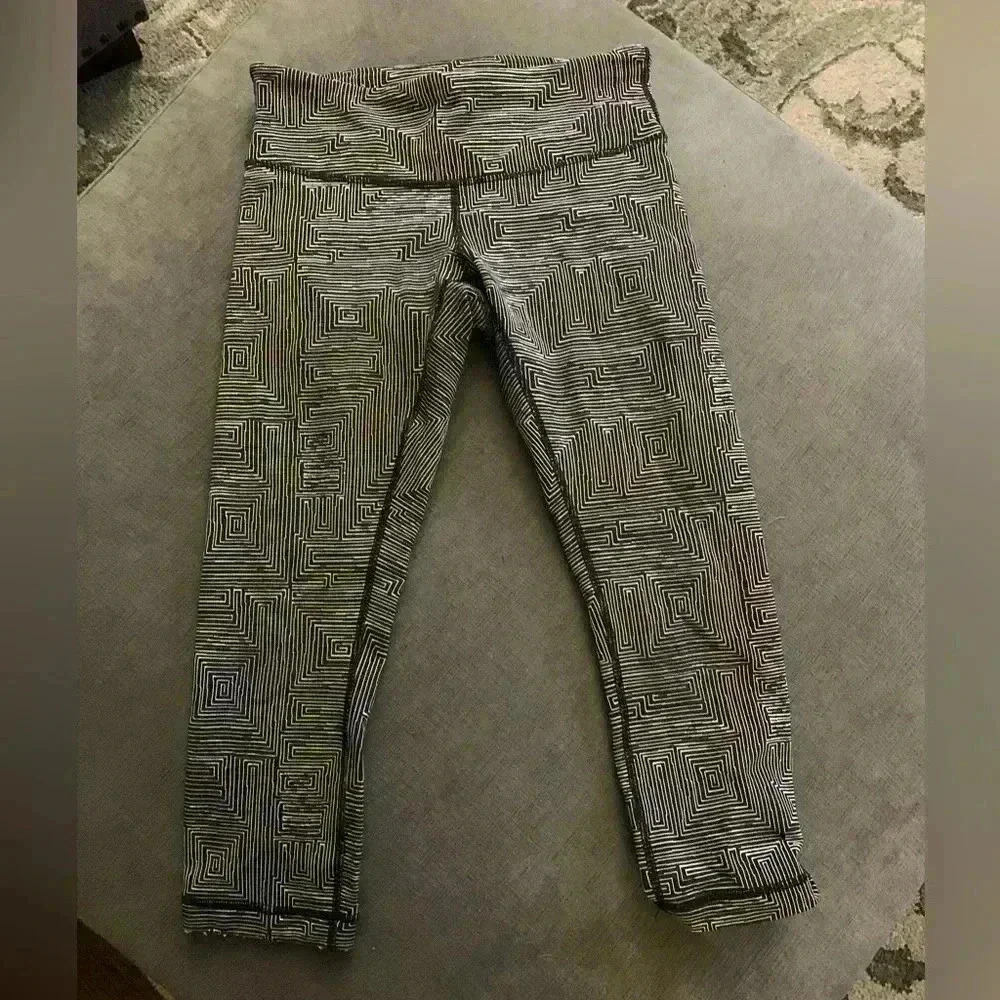 Lululemon cropped leggings size 6